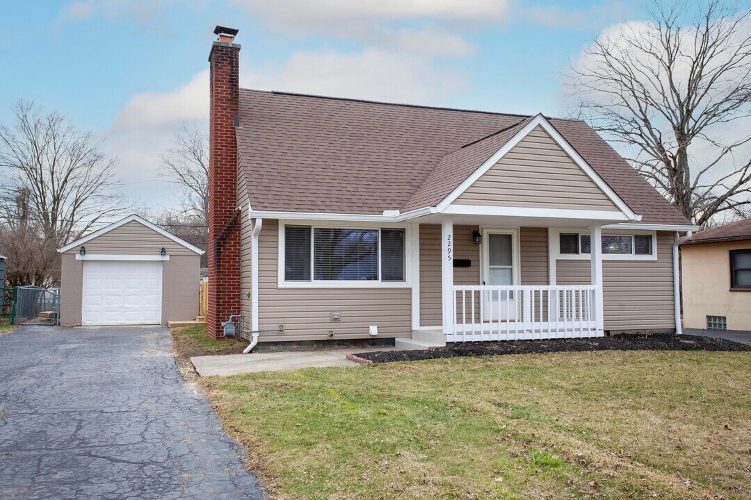 2295 Shrewsbury Rd in Columbus, OH - Building Photo