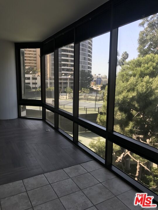 4316 Marina City Dr in Marina Del Rey, CA - Foto de edificio - Building Photo