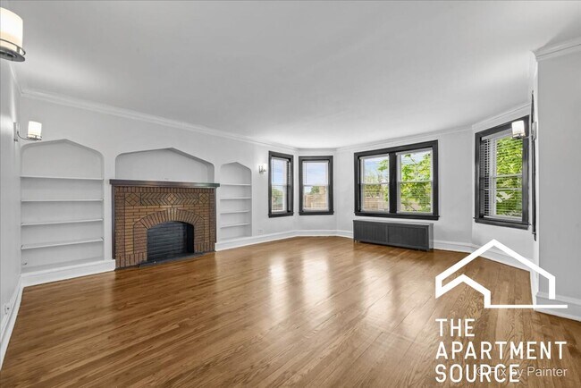 property at 2252 W Winnemac Ave