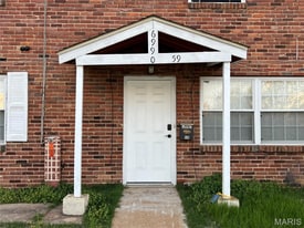 6990 Colonial Woods Dr in St. Louis, MO - Building Photo