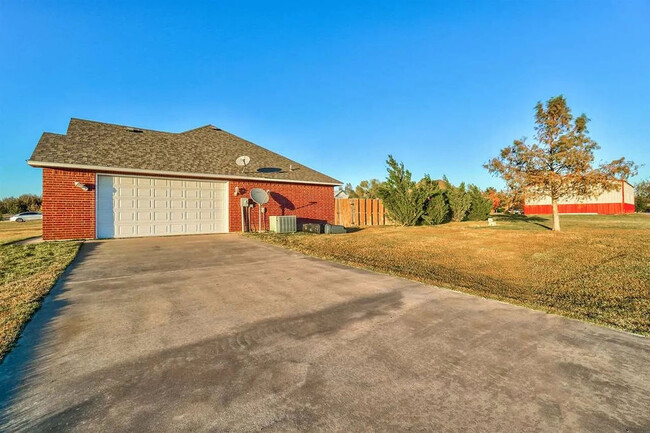 608 Shady Oak in Fletcher, OK - Building Photo - Building Photo