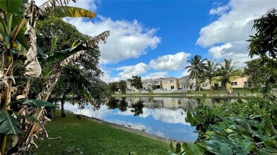 9259 NW 54th St in Sunrise, FL - Building Photo - Building Photo