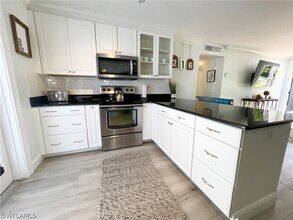 905 13th St N in Naples, FL - Building Photo - Building Photo