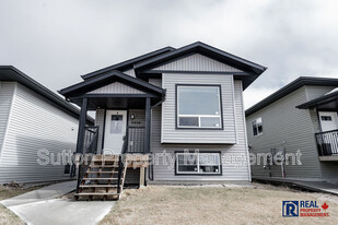 8434-102AvenueKey #15 in Grande Prairie, AB - Building Photo