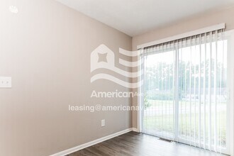 229 W Canterbury Dr in Jonesboro, GA - Building Photo - Building Photo