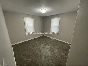 1423 E Resthaven Rd in Peoria, IL - Foto de edificio - Building Photo