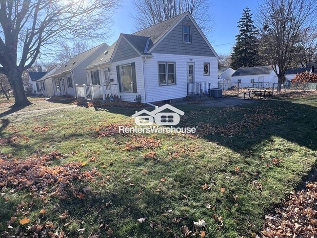 2949 York Ave N in Minneapolis, MN - Building Photo - Building Photo