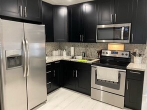 7140 SW 22nd St in Miami, FL - Building Photo - Building Photo