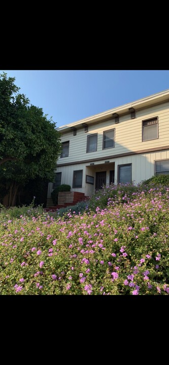 5983 Franklin Ave in Los Angeles, CA - Building Photo