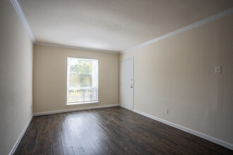 Turtle Creek in Houston, TX - Building Photo - Interior Photo