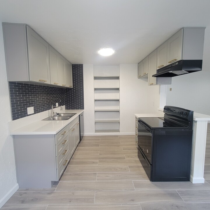 3901 Green Ave, Unit B in Los Alamitos, CA - Building Photo