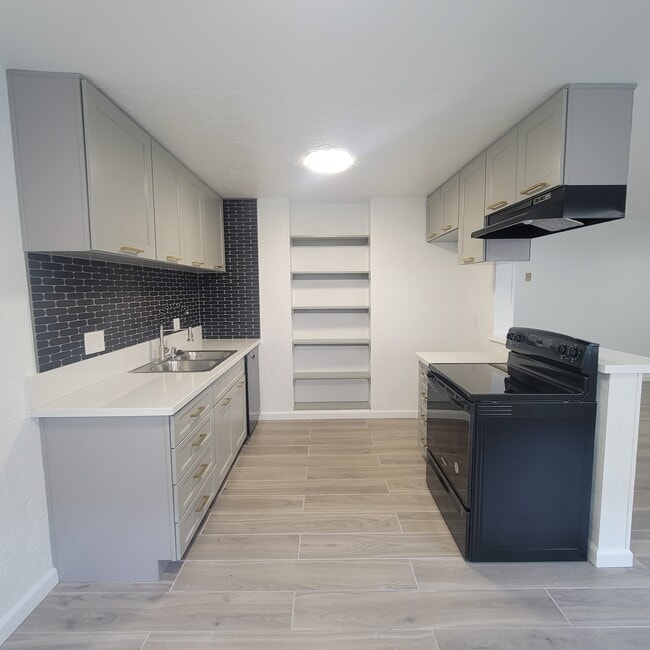 3901 Green Ave, Unit B