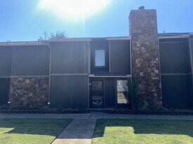 2202 Shadowridge Dr in Oklahoma City, OK - Building Photo