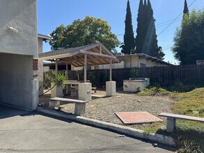 5351 Maitland St in Ontario, CA - Foto de edificio - Building Photo