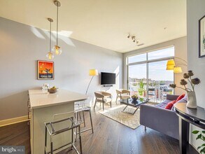 2550 17th St NW in Washington, DC - Building Photo - Building Photo