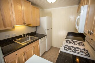 2134 N Beverly Glen Blvd, Unit 2134 in Los Angeles, CA - Building Photo - Building Photo