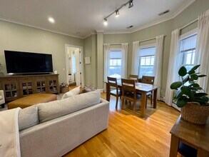 57 Magazine St, Unit 64 in Cambridge, MA - Foto de edificio - Building Photo