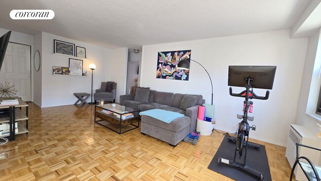 401 2nd Ave in New York, NY - Building Photo - Building Photo