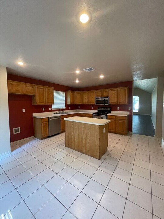 7816 Rogue River Trail in Fort Worth, TX - Building Photo