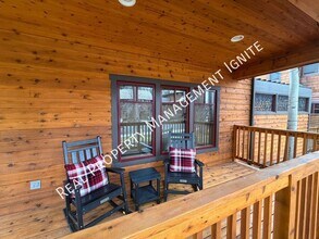 453 S Pine St in Sisters, OR - Building Photo - Building Photo