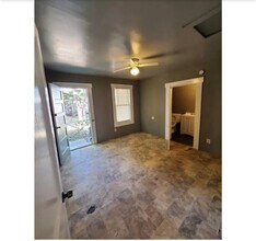 305 E Lambert St in San Antonio, TX - Building Photo - Building Photo