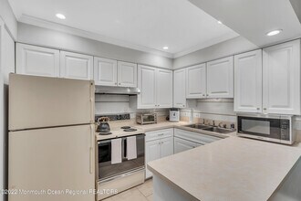54 Linden Ct in Spring Lake, NJ - Building Photo - Building Photo