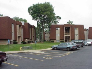 Dixie Apartments in Florence, KY - Foto de edificio - Building Photo