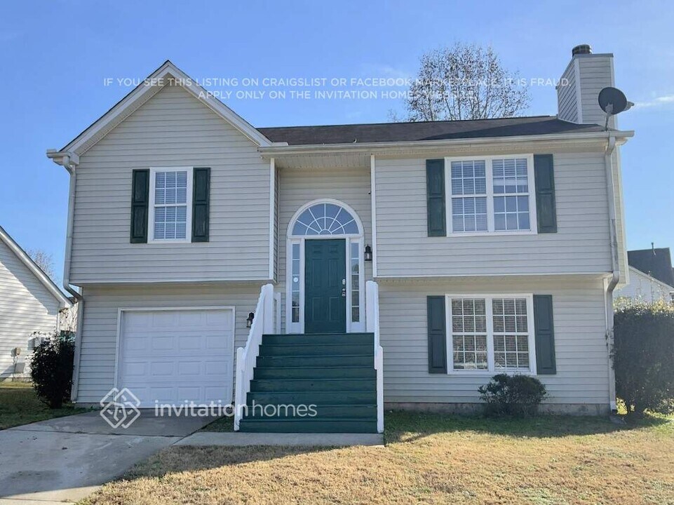 1069 Meadow Glen Cir in Fairburn, GA - Building Photo