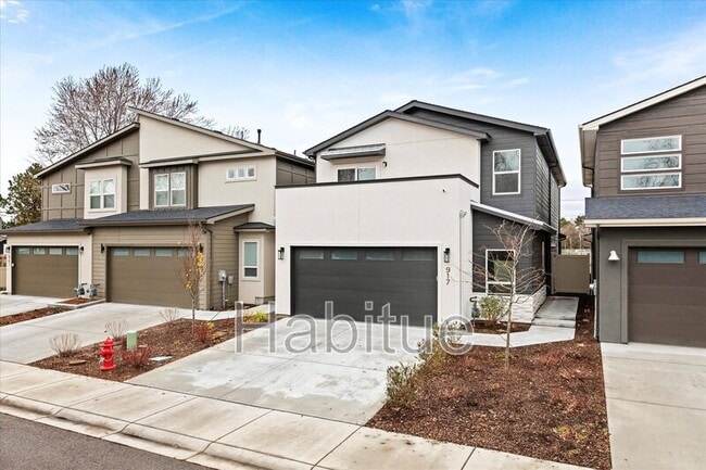 property at 917 E Bissett St