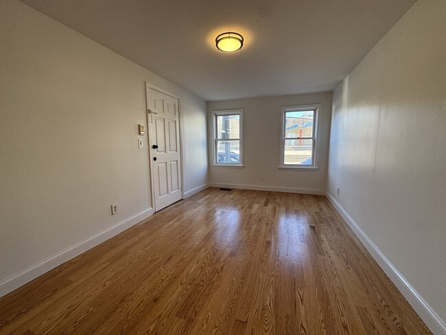 205 D St, Unit 1 in Boston, MA - Building Photo - Building Photo