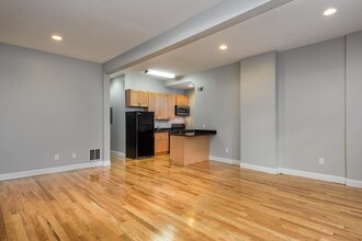 242 Quail St, Unit 1 in Albany, NY - Building Photo - Building Photo