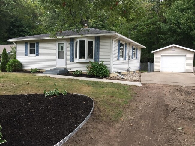 property at 2217 W Lakewood Blvd