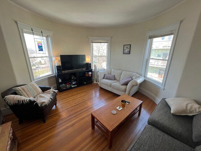 51 Ibbetson St, Unit 3 in Somerville, MA - Building Photo - Building Photo