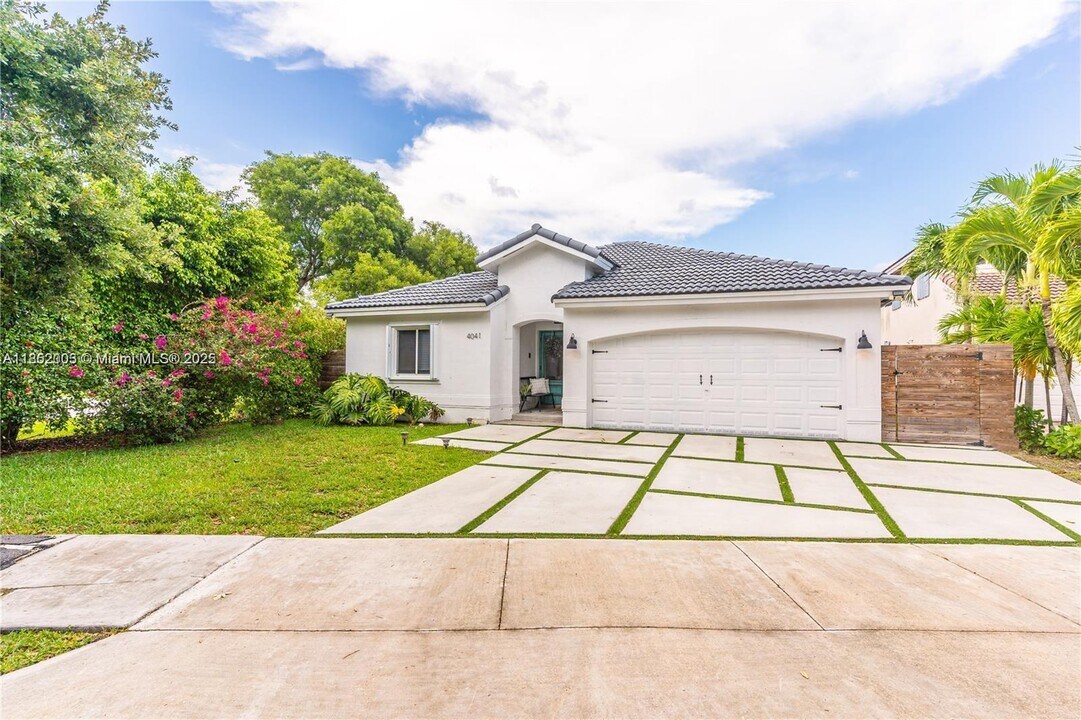 4041 SW 148th Pl in Miami, FL - Building Photo