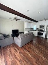 3425 E 5th St, Unit Downstairs 3423 in Los Angeles, CA - Foto de edificio - Building Photo