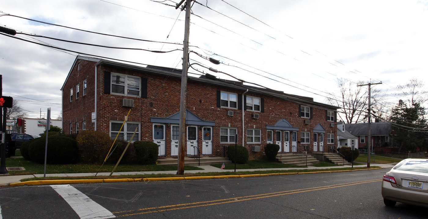 Franklin Arms Apartments in Mt Ephraim, NJ - Foto de edificio