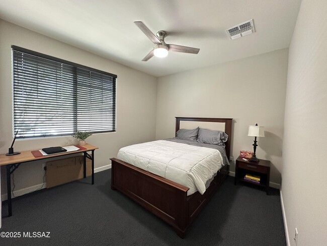 2238 W Azure Creek Loop in Oro Valley, AZ - Building Photo - Building Photo