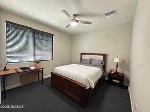 2238 W Azure Creek Loop in Oro Valley, AZ - Building Photo - Building Photo