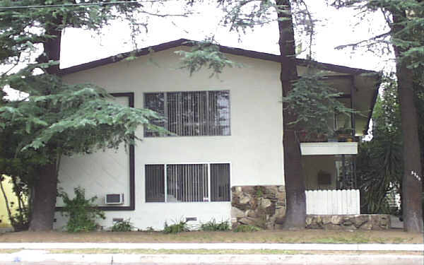 5740 Hazeltine Ave in Van Nuys, CA - Building Photo - Building Photo