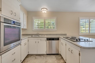 3998 S Oliver Dr in Holladay, UT - Foto de edificio - Building Photo