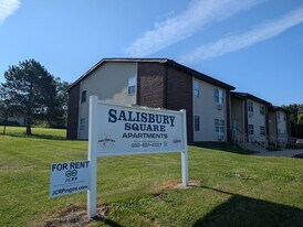 411 W 2nd St in Salisbury, MO - Building Photo