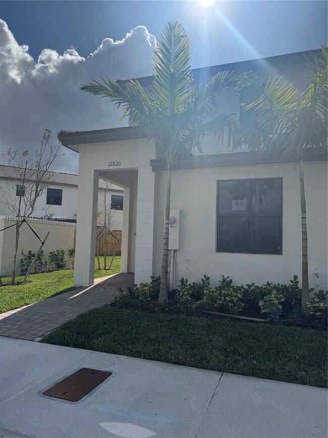 12820 SW 232nd Ter in Miami, FL - Building Photo - Building Photo