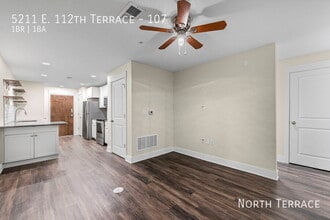 5211 E 112 Terrace in Kansas City, MO - Foto de edificio - Building Photo