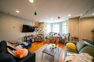 820 Parker St, Unit 2DY Apartamentos