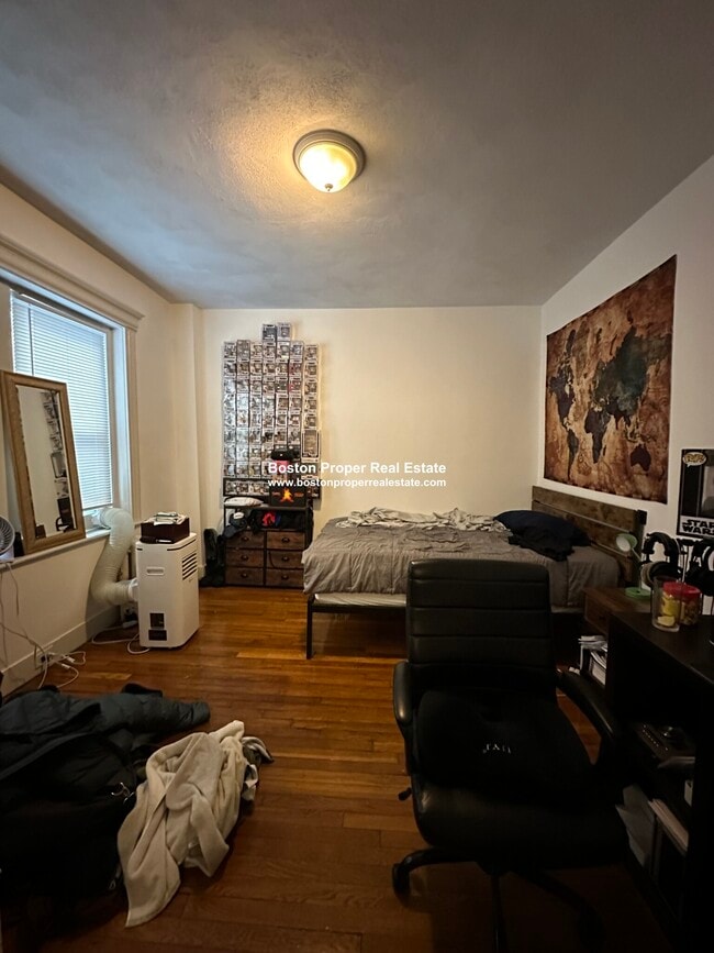 1111 Boylston St, Unit 29 in Boston, MA - Foto de edificio - Building Photo