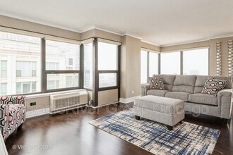 30 E Huron St in Chicago, IL - Building Photo - Building Photo