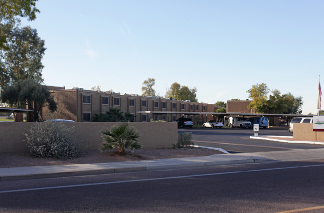 Fairway Vistas Condominiums in Phoenix, AZ - Foto de edificio - Building Photo