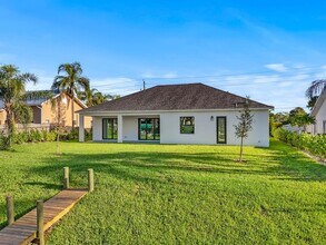 632 SE Seahouse Dr in Port St. Lucie, FL - Building Photo - Building Photo