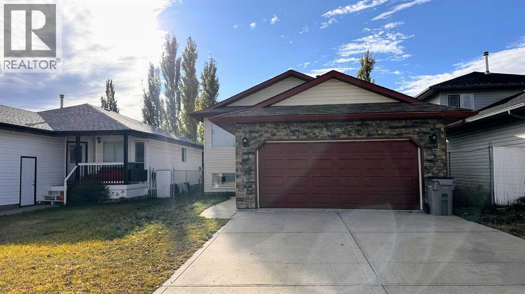 9105-113A 113a Ave in Grande Prairie, AB - Building Photo