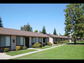 Terrace West Apartments in Bakersfield, CA - Building Photo - Building Photo